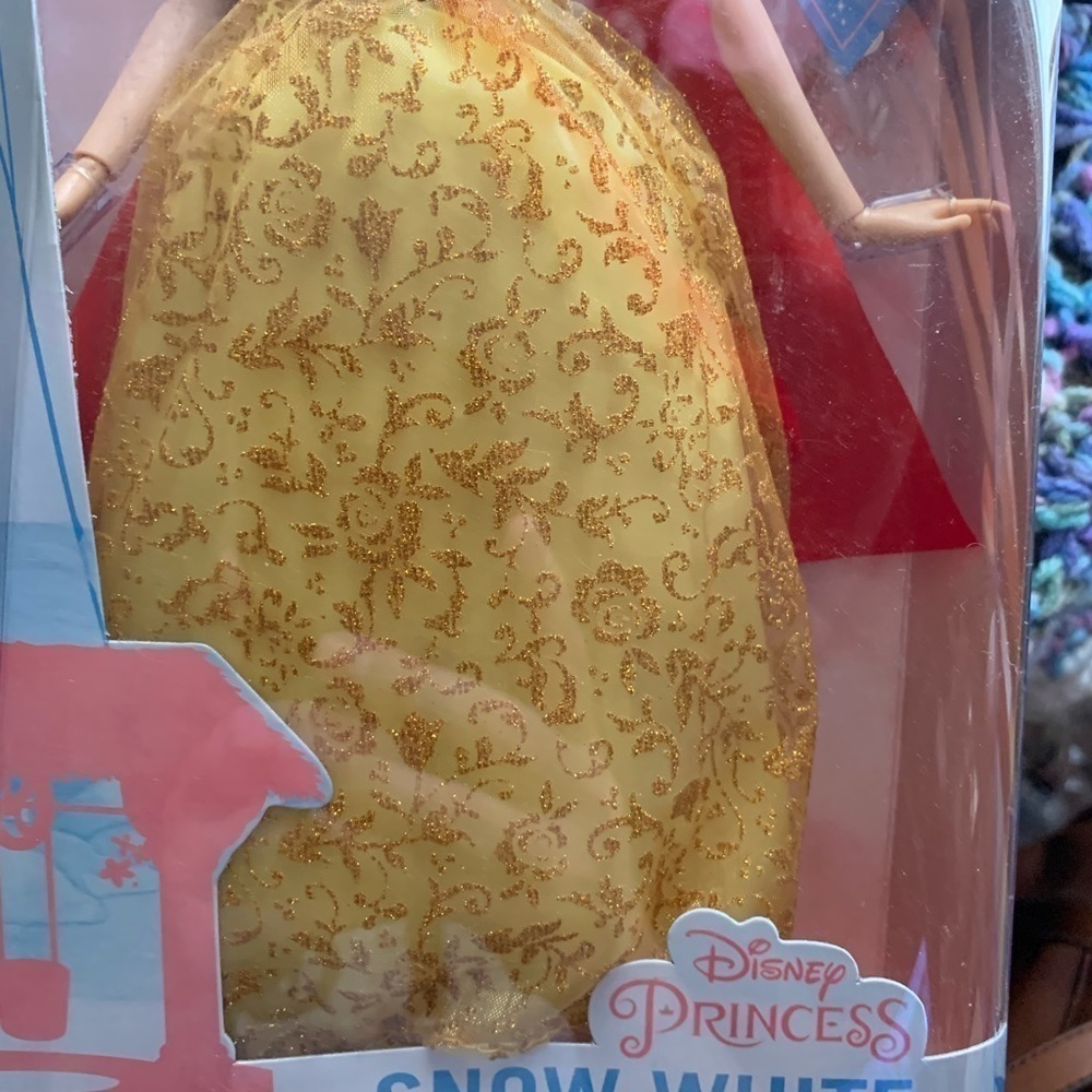 Disney Princess Snow White Doll with Character Pendant - Picture 2 of 3